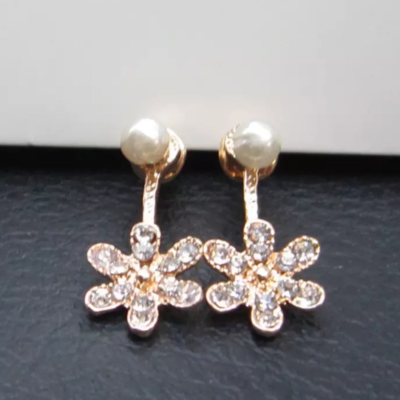 NEW Pearl Flower Earrings - Picture 1 of 1